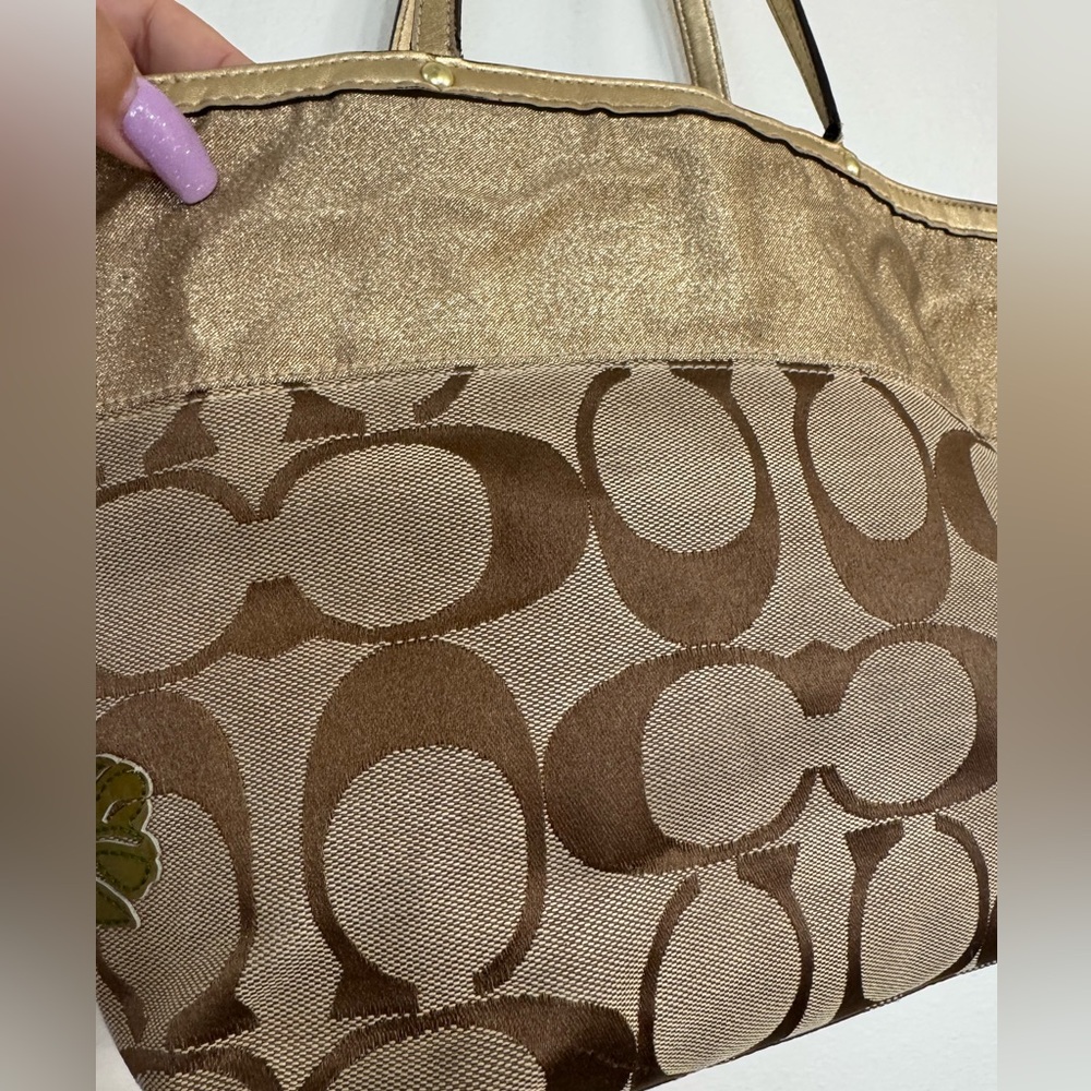 Coach Chrysanthemum or Peony Appliqué bag - Picture 8 of 15